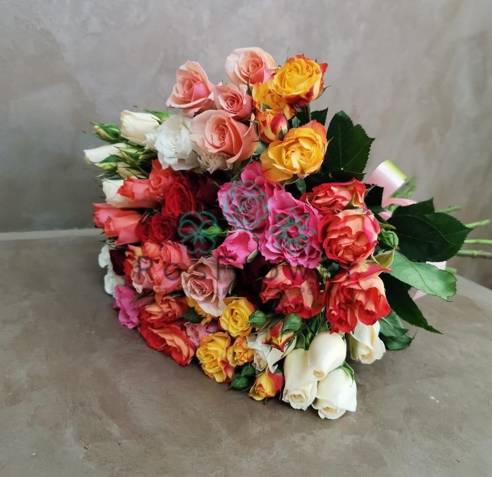 Букет пестрое настроение в Чехове Букет цветов из: Розы в Чехове