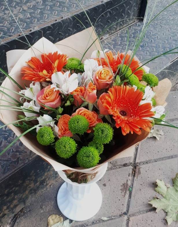 Букет огненно-рыжий в Чехове Букет цветов из: Герберы, Хризантемы, Альстромерии и Розы в Чехове