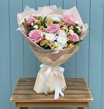 Букет французская меренга в Чехове Букет цветов из:  Гвоздики, Орхидеи и Розы в Чехове
