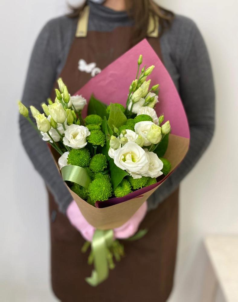 Букет морозный день в Чехове Букет цветов из: Хризантемы и Лизиантусы в Чехове