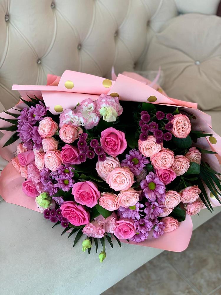 Букет Ваше величество в Чехове Букет цветов из: Хризантемы, Розы и Лизиантусы в Чехове