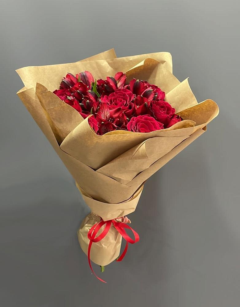 Букет прекрасной женщине в Чехове Букет цветов из: Альстромерии и Розы в Чехове