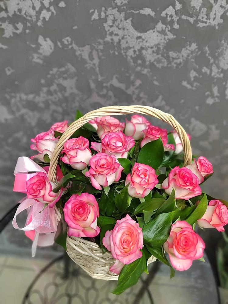 Композиция французская провинция в Чехове Цветочная композиция из Розы в корзине в Чехове