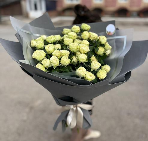 Букет Белые кустовые розы Солинеро в Чехове