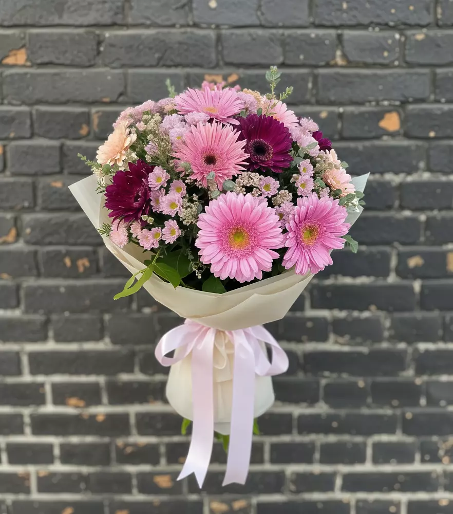 Букет яркие краски в Чехове Букет цветов из: Герберы и Хризантемы в Чехове