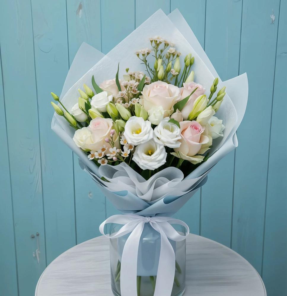 Букет очаровательный аромат в Чехове Букет цветов из: Розы и Лизиантусы в Чехове