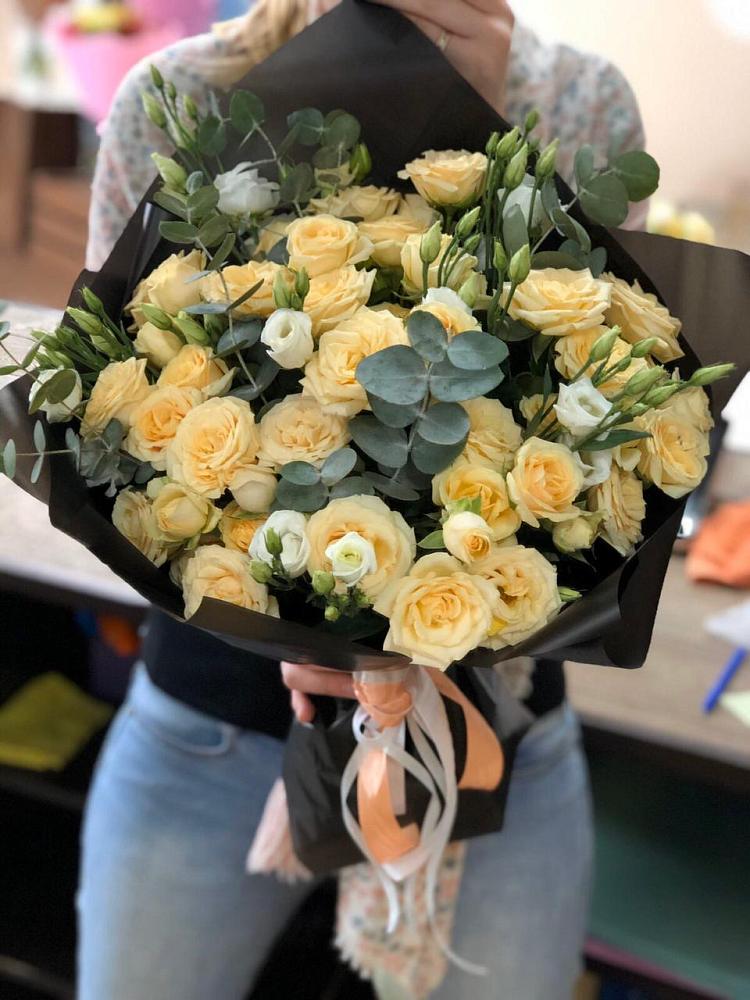 Букет цветов из: Розы и Лизиантусы в Чехове