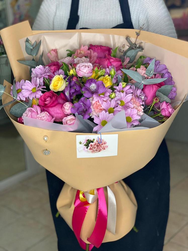 Букет вдохновленный любовью в Чехове Букет цветов из: Хризантемы, Гвоздики и Альстромерии в Чехове