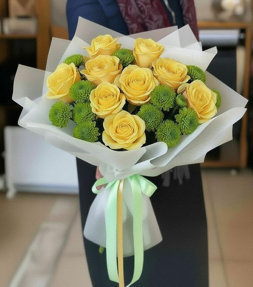 Букет сочно-зеленый в Чехове Букет цветов из: Хризантемы и Розы в Чехове