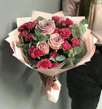 Букет восхищение в Чехове Букет цветов из:  Гвоздики и Розы в Чехове