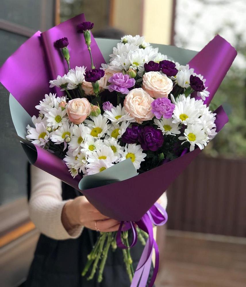 Букет фиолетовый сад в Чехове Букет цветов из: Хризантемы, Гвоздики и Розы в Чехове