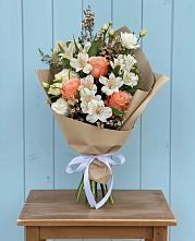 Букет яркий комплимент #REPLACE_PRED# Чехове Букет цветов из:  Альстромерии, Лизиантусы, Розы и Хризантемы #REPLACE_PRED# Чехове