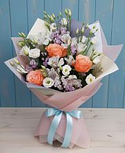 Букет цветов из:  Лизиантусы, Розы, Альстромерии и Гипсофила в Чехове