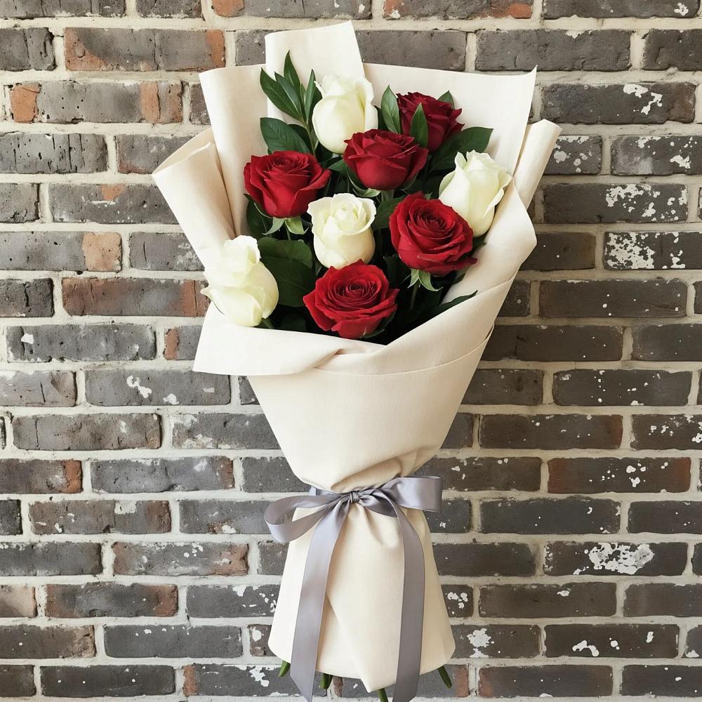 Букет красно-белые розы в Чехове Букет цветов из: Розы в Чехове
