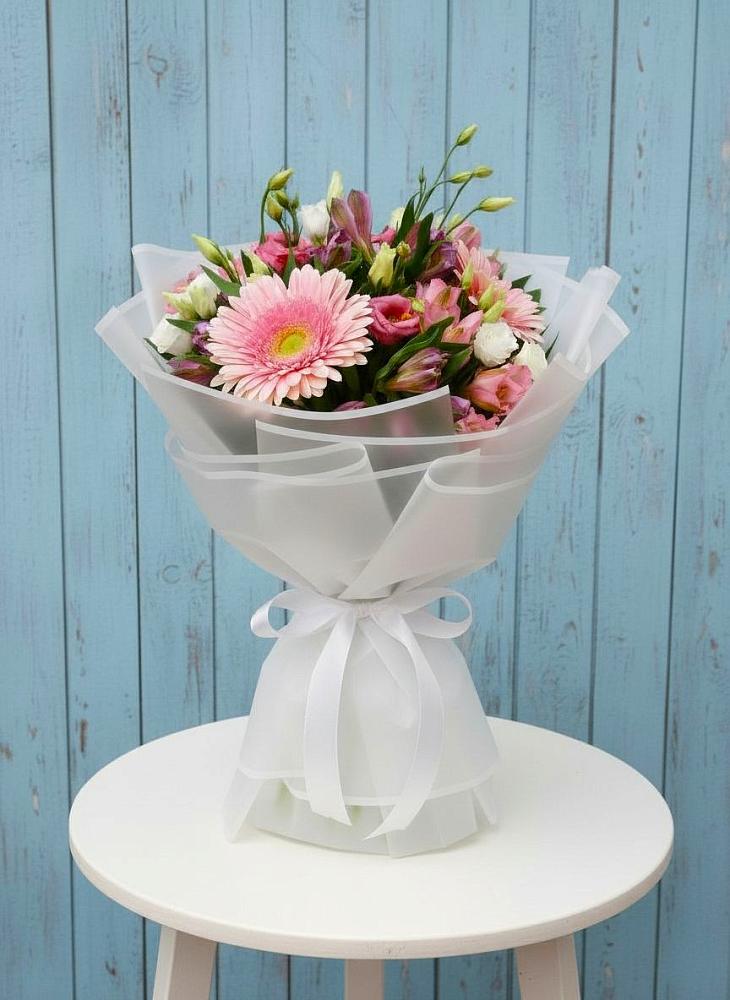 Букет прохладный бриз в Чехове Букет цветов из: Герберы, Альстромерии и Лизиантусы в Чехове