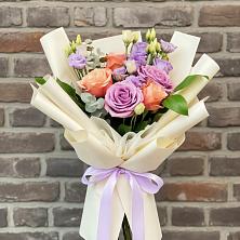 Букет цветов из:  Лизиантусы и Розы в Чехове