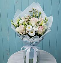 Букет очаровательный аромат в Чехове Букет цветов из:  Розы и Лизиантусы в Чехове