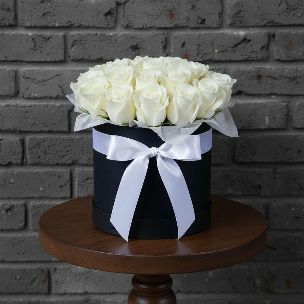 Композиция воздушная нежность в Чехове Цветочная композиция из Розы в шляпной коробке в Чехове