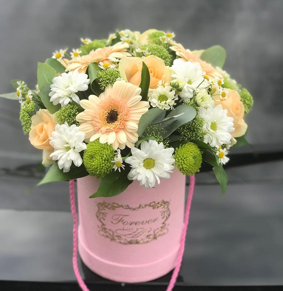 Композиция маленькая прелесть в Чехове Цветочная композиция из Розы, Герберы и Хризантемы в шляпной коробке в Чехове