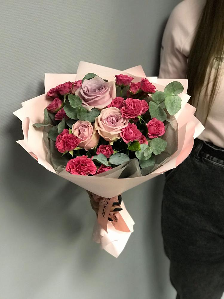 Букет восхищение в Чехове Букет цветов из: Гвоздики и Розы в Чехове