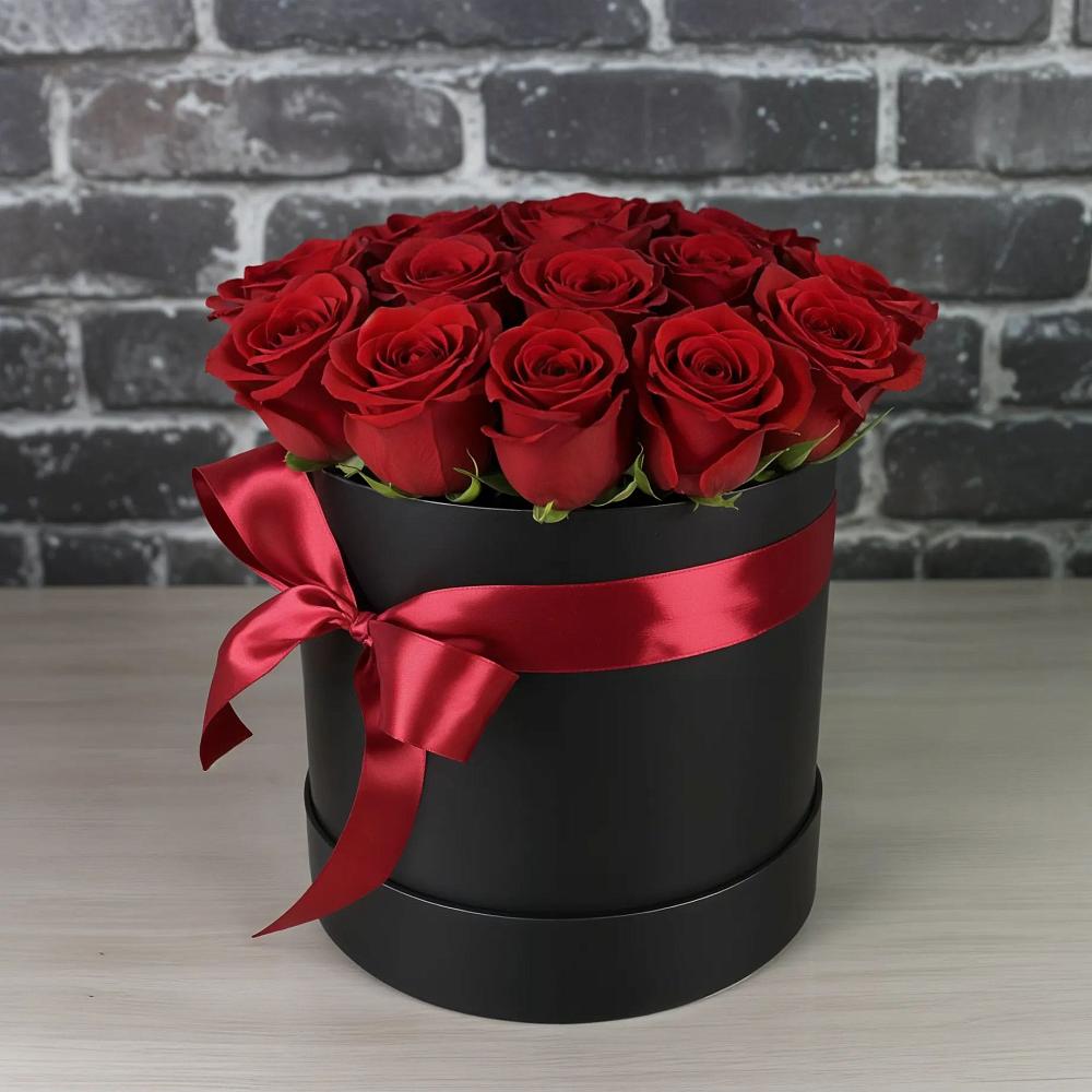 Композиция исключительность в Чехове Цветочная композиция из Розы в шляпной коробке в Чехове