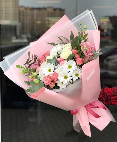 Букет цветов из: Розы, Лизиантусы и Хризантемы в Чехове