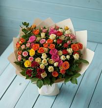 Букет Микс из разноцветных кустовых роз в Чехове