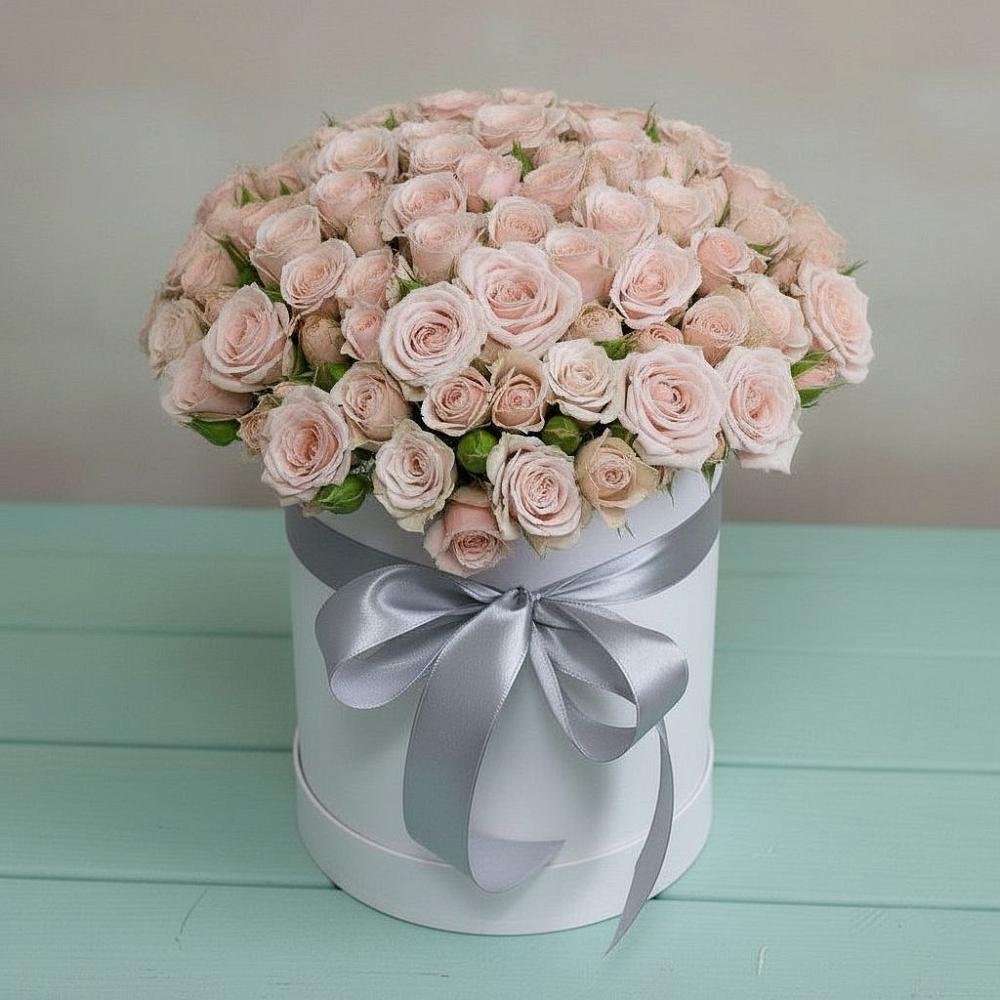 Композиция утонченная красота в Чехове Цветочная композиция из Розы в шляпной коробке в Чехове